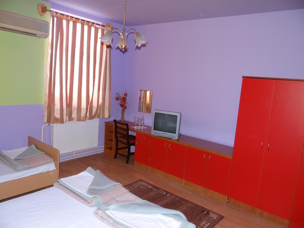 Nasa Tvrdava Guest Accommodation Novi Sad Exteriör bild