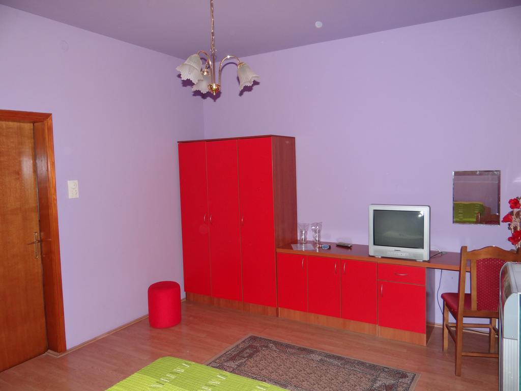 Nasa Tvrdava Guest Accommodation Novi Sad Exteriör bild